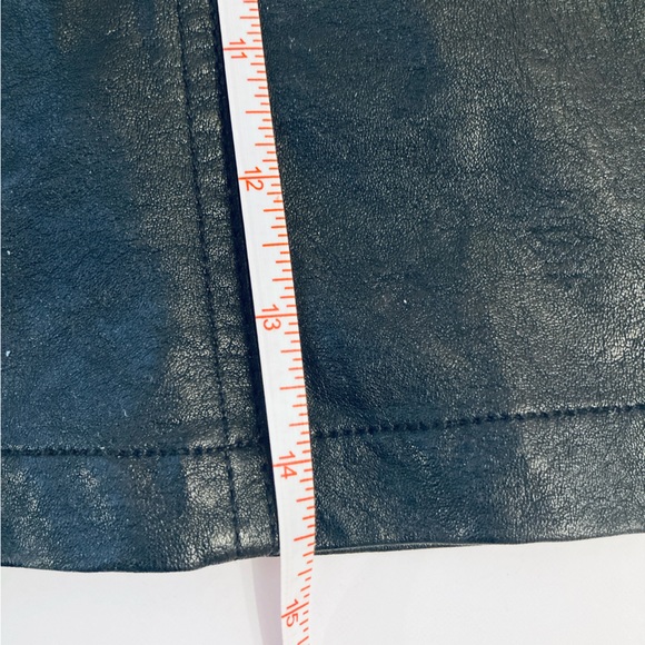 Cute Black Faux Leather Mini Skirt Size M 29W Silver Snaps Moto Chic FOREVER 21 - Picture 8 of 8